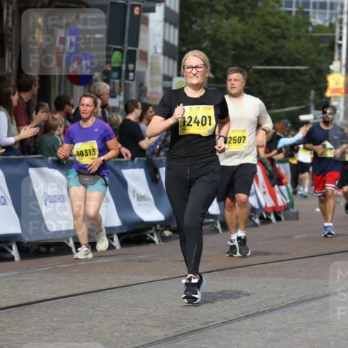 13.09.2026 - 21. swb-Marathon Bremen Strokosch-Dieckow http://msf.ph/oto/10389485 13.09.2026 11:11:07 Ziel 10148, 10163, 10461, 10462, 10547, 10792, 10911, 11043, 11047, 11309, 11327, 11335, 11465, 11513, 11583, 11736, 11756, 11846, 10419, 10611, 11062, 11231, 11458, 11679, 11745, 12126, 12148, 12396 meine-sportfotos.de