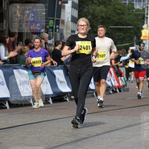 13.09.2026 - 21. swb-Marathon Bremen Strokosch-Dieckow http://msf.ph/oto/10389489 13.09.2026 11:11:07 Ziel 10148, 10163, 10461, 10462, 10547, 10792, 10911, 11043, 11047, 11309, 11327, 11335, 11465, 11513, 11583, 11736, 11756, 11846, 10419, 10611, 11062, 11231, 11458, 11679, 11745, 12126, 12148, 12396 meine-sportfotos.de