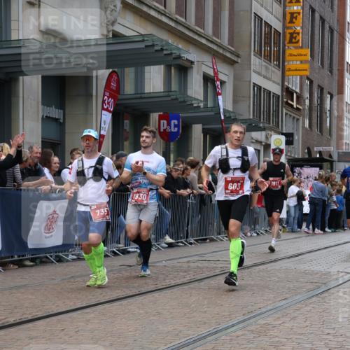 13.09.2026 - 21. swb-Marathon Bremen Strokosch-Dieckow http://msf.ph/oto/10389492 13.09.2026 13:00:13 Ziel 371, 453, 1136, 1550, 1754, 2141, 2683, 4904, 5776, 7015, 603, 671, 735, 912, 1571, 1758, 1911, 1930, 7015, 7170, 8689, 9153 meine-sportfotos.de