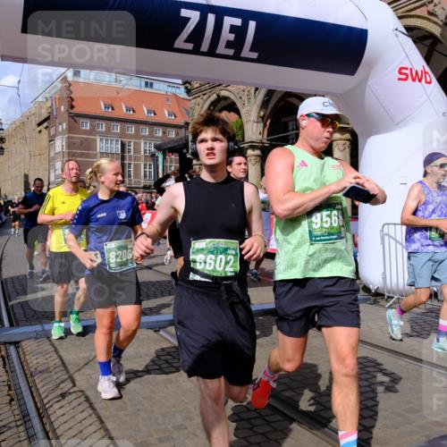 13.09.2026 - 21. swb-Marathon Bremen Tim E. http://msf.ph/oto/10389494 13.09.2026 13:32:05 Ziel 310, 578, 846, 3115, 3205, 3239, 3244, 3278, 3858, 3989, 4030, 4164, 4998, 5158, 5325, 5363, 5426, 5899, 6062, 6100, 6193, 6213, 6354, 6602, 7242, 7260, 7608, 7790, 7941, 7964, 8048, 8078, 8166, 8206, 8247, 8970, 9016, 9033, 9188, 9568, 9785, 9914, 13151, 13231 meine-sportfotos.de