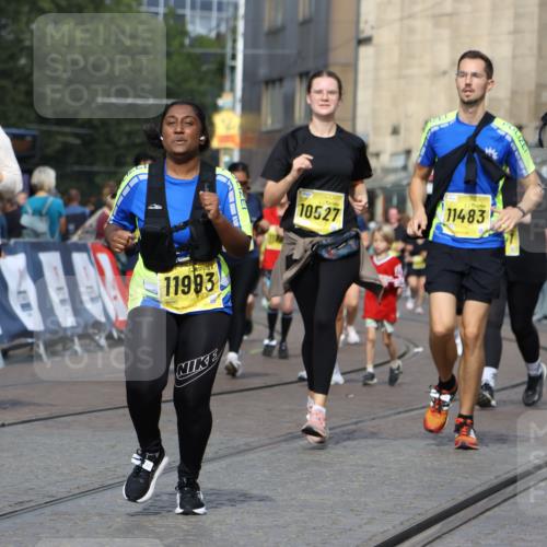 13.09.2026 - 21. swb-Marathon Bremen Strokosch-Dieckow http://msf.ph/oto/10389497 13.09.2026 11:11:08 Ziel 10148, 10163, 10461, 10462, 10547, 10792, 10911, 11043, 11047, 11309, 11327, 11335, 11465, 11513, 11583, 11736, 11756, 11846, 10419, 10611, 11036, 11062, 11216, 11231, 11458, 11679, 11745, 11870, 12126, 12148, 12396 meine-sportfotos.de