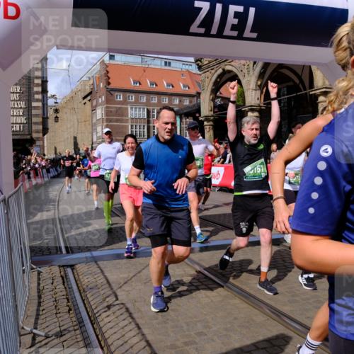 13.09.2026 - 21. swb-Marathon Bremen Tim E. http://msf.ph/oto/10389519 13.09.2026 13:32:07 Ziel 310, 578, 846, 3115, 3205, 3239, 3244, 3278, 3858, 3989, 4030, 4164, 4979, 4998, 5158, 5325, 5363, 5426, 5899, 6062, 6100, 6193, 6213, 6354, 6602, 7242, 7260, 7608, 7790, 7941, 7964, 8048, 8078, 8166, 8206, 8247, 8970, 9016, 9033, 9188, 9568, 9785, 9914, 13151, 13231 meine-sportfotos.de