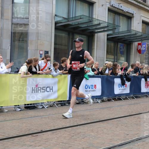 13.09.2026 - 21. swb-Marathon Bremen Strokosch-Dieckow http://msf.ph/oto/10389545 13.09.2026 13:00:17 Ziel 371, 453, 1136, 1550, 1754, 2141, 2683, 4904, 5776, 603, 671, 735, 912, 1571, 1758, 1911, 1930, 7015, 7170, 8689 meine-sportfotos.de