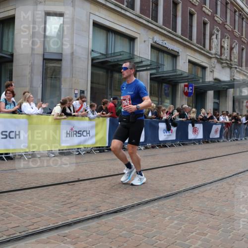 13.09.2026 - 21. swb-Marathon Bremen Strokosch-Dieckow http://msf.ph/oto/10389557 13.09.2026 13:00:18 Ziel 371, 453, 1136, 1550, 1754, 2141, 2683, 4904, 5776, 603, 671, 735, 912, 1571, 1758, 1911, 1930, 2683, 5776, 7015, 7170, 8689 meine-sportfotos.de