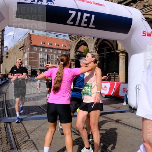 13.09.2026 - 21. swb-Marathon Bremen Tim E. http://msf.ph/oto/10389566 13.09.2026 13:32:11 Ziel 578, 846, 2934, 3115, 3205, 3239, 3244, 3278, 3946, 3989, 4030, 4979, 4998, 5158, 5325, 5363, 5899, 6100, 6116, 6193, 6213, 6354, 6602, 7242, 7260, 7526, 7790, 7964, 8048, 8078, 8166, 8206, 8247, 8610, 8970, 9016, 9033, 9188, 9568, 9640, 9785, 9914, 13151, 13231 meine-sportfotos.de