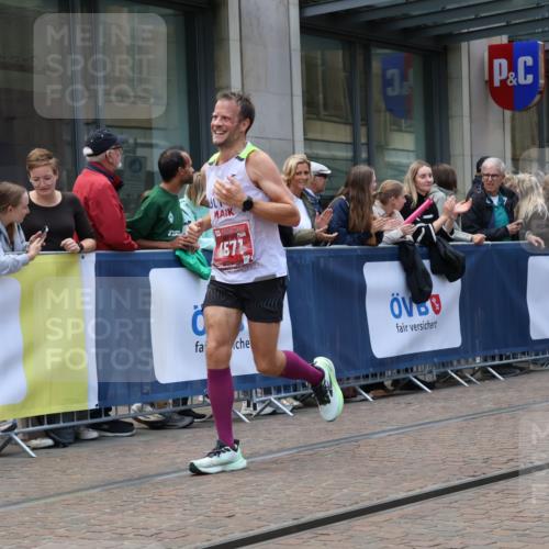 13.09.2026 - 21. swb-Marathon Bremen Strokosch-Dieckow http://msf.ph/oto/10389572 13.09.2026 13:00:21 Ziel 371, 453, 1136, 1550, 1754, 2141, 4904, 8749, 9849, 603, 671, 735, 912, 1571, 1758, 1911, 1930, 2683, 5776, 7015, 7170, 8689 meine-sportfotos.de