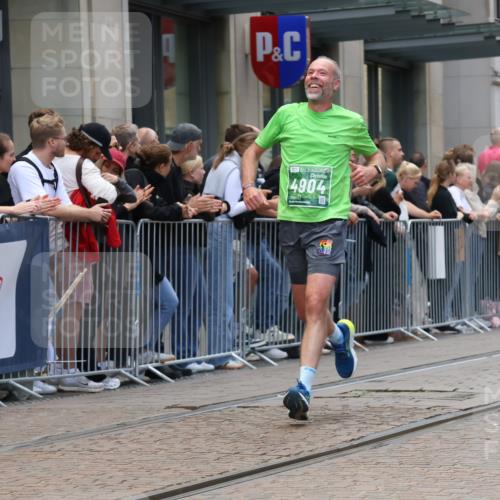 13.09.2026 - 21. swb-Marathon Bremen Strokosch-Dieckow http://msf.ph/oto/10389589 13.09.2026 13:00:23 Ziel 371, 453, 1136, 1550, 1754, 2141, 4904, 8749, 9849, 603, 671, 912, 1571, 1758, 1911, 1930, 2683, 5776, 7015, 7170, 8689 meine-sportfotos.de