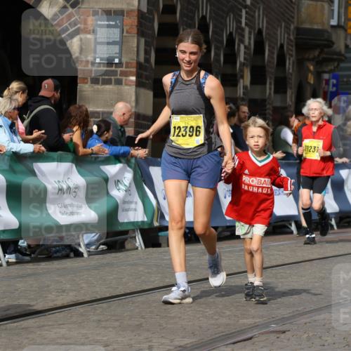 13.09.2026 - 21. swb-Marathon Bremen Strokosch-Dieckow http://msf.ph/oto/10389591 13.09.2026 11:11:18 Ziel 10148, 10163, 10313, 10461, 10462, 10527, 10547, 10644, 10653, 10792, 10841, 11043, 11141, 11237, 11335, 11465, 11483, 11691, 11756, 11993, 12401, 12507, 10510, 10511, 10546, 10977, 11036, 11216, 11289, 11533, 11702, 11870, 12126, 12220, 12311, 12464, 12508 meine-sportfotos.de
