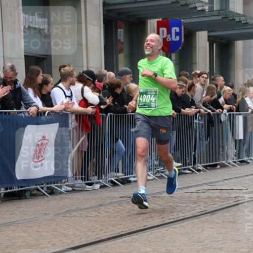 13.09.2026 - 21. swb-Marathon Bremen Strokosch-Dieckow http://msf.ph/oto/10389594 13.09.2026 13:00:23 Ziel 371, 453, 1136, 1550, 1754, 2141, 4904, 8749, 9849, 603, 671, 912, 1571, 1758, 1911, 1930, 2683, 5776, 7015, 7170, 8689 meine-sportfotos.de