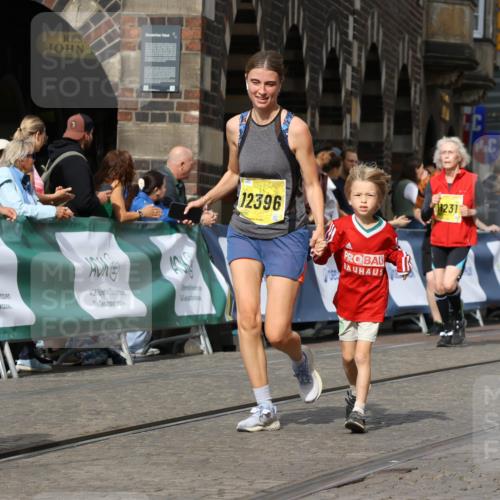 13.09.2026 - 21. swb-Marathon Bremen Strokosch-Dieckow http://msf.ph/oto/10389597 13.09.2026 11:11:18 Ziel 10148, 10163, 10313, 10461, 10462, 10527, 10547, 10644, 10653, 10792, 10841, 11043, 11141, 11237, 11335, 11465, 11483, 11691, 11756, 11993, 12401, 12507, 10510, 10511, 10546, 10977, 11036, 11216, 11289, 11533, 11702, 11870, 12126, 12220, 12311, 12464, 12508 meine-sportfotos.de