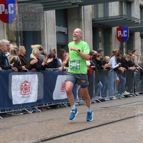 13.09.2026 - 21. swb-Marathon Bremen Strokosch-Dieckow http://msf.ph/oto/10389602 13.09.2026 13:00:24 Ziel 371, 453, 1136, 1550, 1754, 2141, 4904, 8749, 9849, 671, 912, 1571, 1758, 1911, 1930, 2683, 5776, 7015, 7170, 8689 meine-sportfotos.de