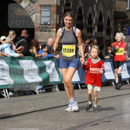 13.09.2026 - 21. swb-Marathon Bremen Strokosch-Dieckow http://msf.ph/oto/10389606 13.09.2026 11:11:18 Ziel 10148, 10163, 10313, 10461, 10462, 10527, 10547, 10644, 10653, 10792, 10841, 11043, 11141, 11237, 11335, 11465, 11483, 11691, 11756, 11993, 12401, 12507, 10510, 10511, 10546, 10977, 11036, 11216, 11289, 11533, 11702, 11870, 12126, 12220, 12311, 12464, 12508 meine-sportfotos.de