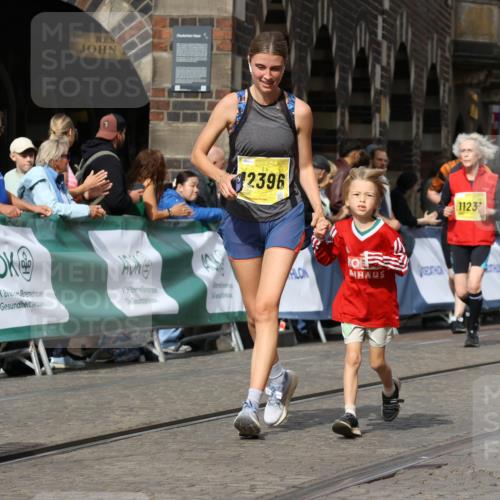 13.09.2026 - 21. swb-Marathon Bremen Strokosch-Dieckow http://msf.ph/oto/10389616 13.09.2026 11:11:19 Ziel 10148, 10163, 10313, 10527, 10547, 10644, 10653, 10792, 10841, 11043, 11141, 11237, 11335, 11465, 11483, 11691, 11756, 11993, 12401, 12507, 10155, 10510, 10511, 10546, 10977, 11036, 11216, 11289, 11533, 11702, 11870, 12126, 12220, 12311, 12464, 12508 meine-sportfotos.de