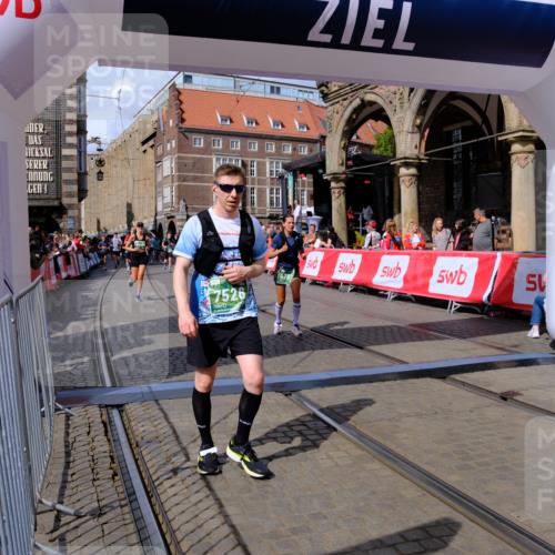13.09.2026 - 21. swb-Marathon Bremen Tim E. http://msf.ph/oto/10389627 13.09.2026 13:32:25 Ziel 1369, 2310, 2934, 3650, 3946, 4057, 4566, 4797, 4979, 5628, 6116, 6258, 6475, 6857, 6875, 7182, 7526, 7553, 7818, 8610, 9394, 9640, 13029, 13182 meine-sportfotos.de