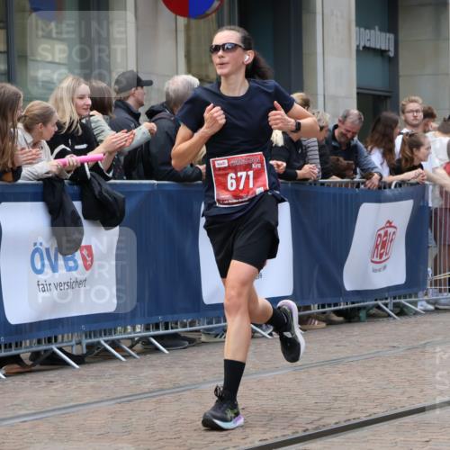 13.09.2026 - 21. swb-Marathon Bremen Strokosch-Dieckow http://msf.ph/oto/10389638 13.09.2026 13:00:27 Ziel 371, 453, 1136, 2141, 4904, 8749, 9849, 671, 912, 1550, 1571, 1754, 2683, 5776, 7015, 8689 meine-sportfotos.de