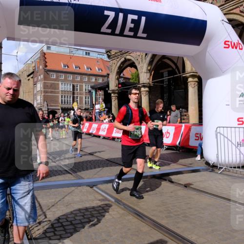 13.09.2026 - 21. swb-Marathon Bremen Tim E. http://msf.ph/oto/10389649 13.09.2026 13:32:31 Ziel 287, 1369, 2310, 2910, 3402, 3441, 3650, 3922, 4057, 4471, 4566, 4655, 4797, 4835, 5628, 6258, 6475, 6857, 6875, 7150, 7182, 7553, 7572, 7818, 8632, 9198, 9283, 9394, 9779, 13029, 13182, 13244 meine-sportfotos.de