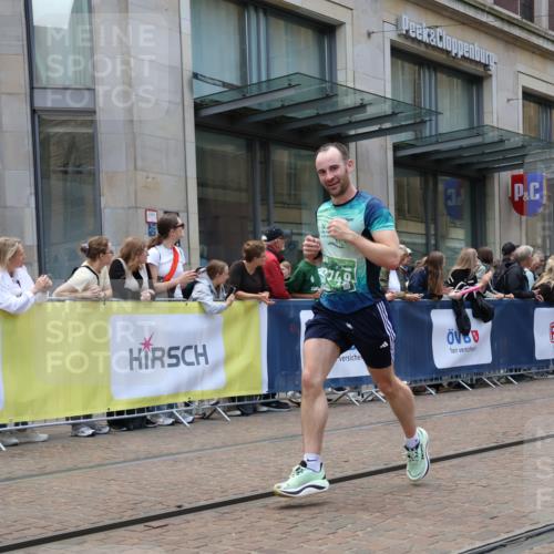 13.09.2026 - 21. swb-Marathon Bremen Strokosch-Dieckow http://msf.ph/oto/10389665 13.09.2026 13:00:37 Ziel 371, 6359, 8749, 9849, 371, 453, 1136, 1550, 1754, 2141, 2683, 4904, 5776, 7015 meine-sportfotos.de