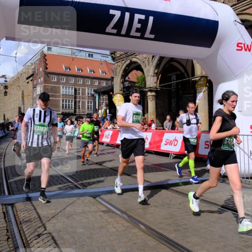 13.09.2026 - 21. swb-Marathon Bremen Tim E. http://msf.ph/oto/10389670 13.09.2026 13:32:36 Ziel 287, 1369, 2910, 3402, 3441, 3650, 3922, 4057, 4263, 4471, 4566, 4655, 4835, 5281, 5628, 6258, 6475, 6518, 6781, 6857, 6875, 6900, 7150, 7182, 7553, 7572, 7818, 8632, 9040, 9151, 9198, 9283, 9394, 9719, 9779, 13029, 13182, 13208, 13244 meine-sportfotos.de