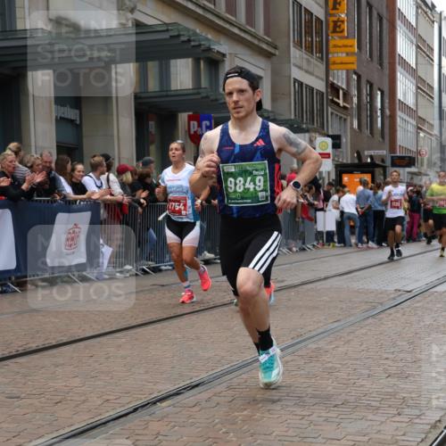 13.09.2026 - 21. swb-Marathon Bremen Strokosch-Dieckow http://msf.ph/oto/10389685 13.09.2026 13:00:41 Ziel 1619, 5663, 6359, 8749, 9849, 371, 453, 1136, 1550, 1754, 2141, 2683, 4904, 5776 meine-sportfotos.de