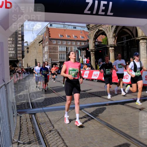 13.09.2026 - 21. swb-Marathon Bremen Tim E. http://msf.ph/oto/10389720 13.09.2026 13:32:48 Ziel 1437, 1687, 2292, 2293, 2611, 2910, 2992, 3354, 3402, 3429, 3441, 3878, 4263, 4323, 4380, 4471, 4655, 4835, 4862, 5281, 5398, 6518, 6583, 6593, 6760, 6781, 6900, 7150, 7173, 7572, 7990, 8957, 9040, 9151, 9175, 9283, 9719, 9779, 13208, 13244 meine-sportfotos.de