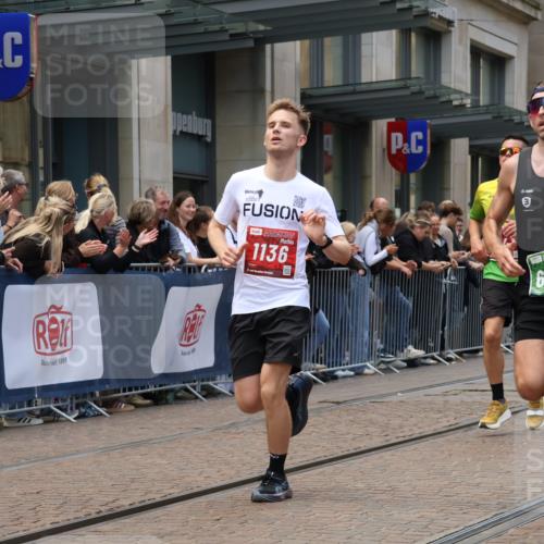 13.09.2026 - 21. swb-Marathon Bremen Strokosch-Dieckow http://msf.ph/oto/10389728 13.09.2026 13:00:45 Ziel 1619, 3019, 5663, 6359, 8749, 9849, 371, 453, 1136, 1550, 1754, 2141, 4904, 8749 meine-sportfotos.de