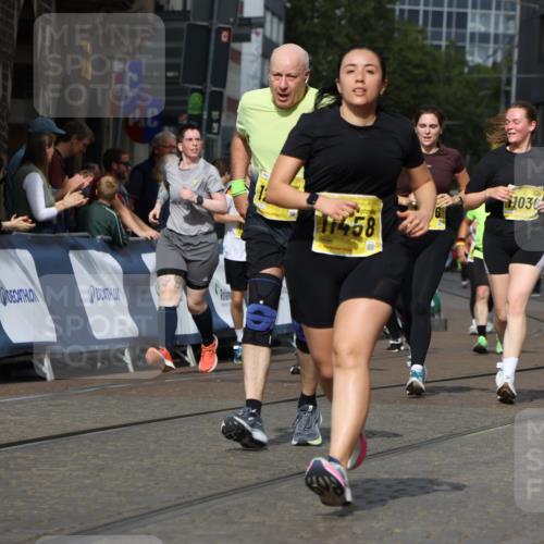 13.09.2026 - 21. swb-Marathon Bremen Strokosch-Dieckow http://msf.ph/oto/10389742 13.09.2026 11:11:28 Ziel 10313, 10419, 10527, 10611, 10644, 10653, 10841, 11062, 11141, 11231, 11237, 11483, 11679, 11691, 11745, 11993, 12148, 12396, 12401, 12507, 10155, 10510, 10511, 10546, 10552, 10616, 10977, 11239, 11289, 11533, 11702, 11927, 12082, 12220, 12286, 12311, 12336, 12553 meine-sportfotos.de