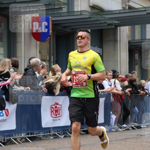 13.09.2026 - 21. swb-Marathon Bremen Strokosch-Dieckow http://msf.ph/oto/10389745 13.09.2026 13:00:47 Ziel 1619, 3019, 5663, 6359, 371, 453, 1136, 1550, 1754, 2141, 4904, 8749, 9849 meine-sportfotos.de