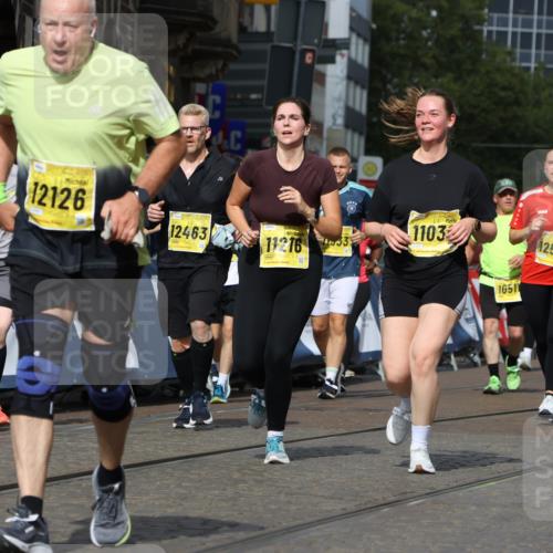 13.09.2026 - 21. swb-Marathon Bremen Strokosch-Dieckow http://msf.ph/oto/10389751 13.09.2026 11:11:30 Ziel 10313, 10419, 10527, 10611, 10644, 10653, 11062, 11141, 11231, 11458, 11483, 11679, 11691, 11745, 11993, 12148, 12396, 12401, 12507, 10155, 10510, 10511, 10552, 10616, 10977, 11239, 11533, 11927, 12082, 12286, 12311, 12336, 12553 meine-sportfotos.de