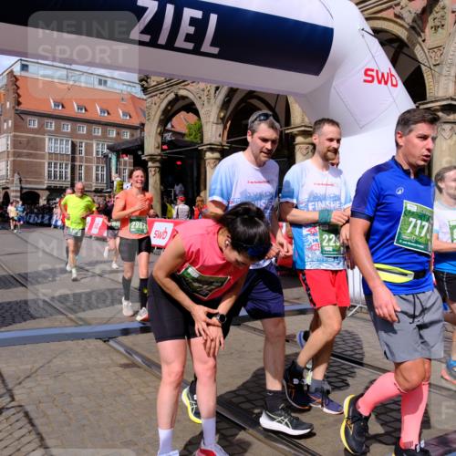 13.09.2026 - 21. swb-Marathon Bremen Tim E. http://msf.ph/oto/10389757 13.09.2026 13:32:52 Ziel 1437, 1687, 2292, 2293, 2611, 2992, 3354, 3429, 3878, 3895, 4263, 4323, 4380, 4862, 5281, 5398, 6518, 6583, 6593, 6718, 6760, 6781, 6900, 7016, 7173, 7466, 7758, 7990, 8344, 8957, 9040, 9151, 9175, 9719, 13208 meine-sportfotos.de