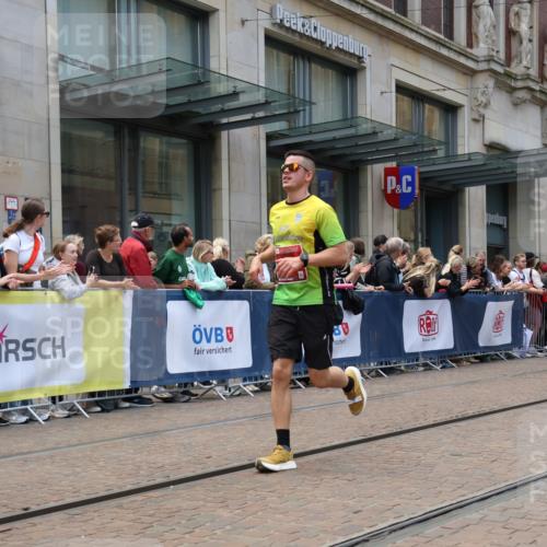 13.09.2026 - 21. swb-Marathon Bremen Strokosch-Dieckow http://msf.ph/oto/10389758 13.09.2026 13:00:47 Ziel 1619, 3019, 5663, 6359, 371, 453, 1136, 1550, 1754, 2141, 4904, 8749, 9849 meine-sportfotos.de