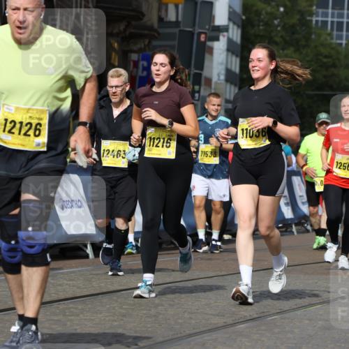 13.09.2026 - 21. swb-Marathon Bremen Strokosch-Dieckow http://msf.ph/oto/10389768 13.09.2026 11:11:30 Ziel 10313, 10419, 10527, 10611, 10644, 10653, 11062, 11141, 11231, 11458, 11483, 11679, 11691, 11745, 11993, 12148, 12396, 12401, 12507, 10155, 10510, 10511, 10552, 10616, 10977, 11239, 11533, 11927, 12082, 12286, 12311, 12336, 12553 meine-sportfotos.de