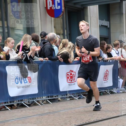 13.09.2026 - 21. swb-Marathon Bremen Strokosch-Dieckow http://msf.ph/oto/10389769 13.09.2026 13:00:49 Ziel 1411, 1619, 3019, 4328, 5663, 6359, 371, 453, 1136, 1550, 1754, 2141, 4904, 8749, 9849 meine-sportfotos.de