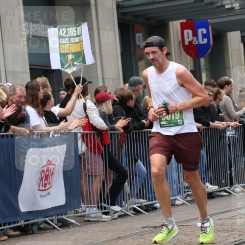 13.09.2026 - 21. swb-Marathon Bremen Strokosch-Dieckow http://msf.ph/oto/10389814 13.09.2026 13:00:58 Ziel 1411, 1619, 3019, 4328, 5663, 5996, 371, 453, 6359, 8749, 9849 meine-sportfotos.de