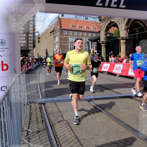 13.09.2026 - 21. swb-Marathon Bremen Tim E. http://msf.ph/oto/10389828 13.09.2026 13:33:10 Ziel 891, 1532, 2638, 3167, 3404, 3773, 3895, 3902, 4194, 4233, 5009, 5090, 5581, 5657, 5706, 6018, 6718, 6786, 6941, 7016, 7466, 7756, 7758, 8367, 8506, 9292, 9406, 9745, 9829, 10048, 13039, 13146, 13164, 13232, 13234, 13247 meine-sportfotos.de