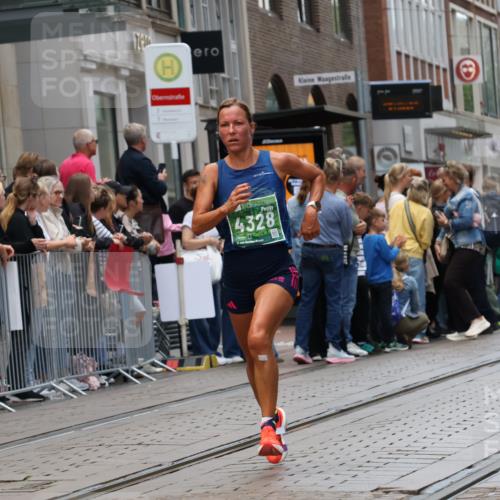 13.09.2026 - 21. swb-Marathon Bremen Strokosch-Dieckow http://msf.ph/oto/10389837 13.09.2026 13:01:02 Ziel 1411, 1619, 3019, 4118, 4328, 5663, 5996, 13063, 371, 6359, 8749, 9849 meine-sportfotos.de