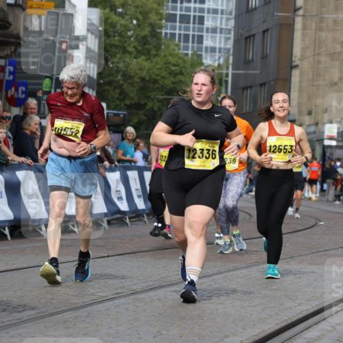 13.09.2026 - 21. swb-Marathon Bremen Strokosch-Dieckow http://msf.ph/oto/10389857 13.09.2026 11:11:43 Ziel 10419, 10510, 10546, 10611, 10977, 11036, 11216, 11231, 11289, 11458, 11702, 11745, 11870, 12126, 12148, 12220, 12311, 12464, 12508, 10582 meine-sportfotos.de