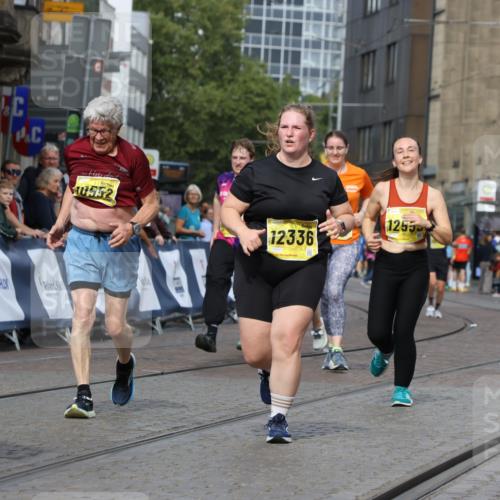 13.09.2026 - 21. swb-Marathon Bremen Strokosch-Dieckow http://msf.ph/oto/10389861 13.09.2026 11:11:43 Ziel 10419, 10510, 10546, 10611, 10977, 11036, 11216, 11231, 11289, 11458, 11702, 11745, 11870, 12126, 12148, 12220, 12311, 12464, 12508, 10582 meine-sportfotos.de