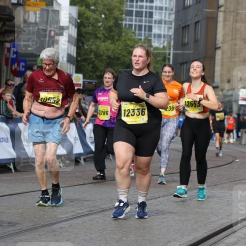13.09.2026 - 21. swb-Marathon Bremen Strokosch-Dieckow http://msf.ph/oto/10389871 13.09.2026 11:11:43 Ziel 10419, 10510, 10546, 10611, 10977, 11036, 11216, 11231, 11289, 11458, 11702, 11745, 11870, 12126, 12148, 12220, 12311, 12464, 12508, 10582 meine-sportfotos.de