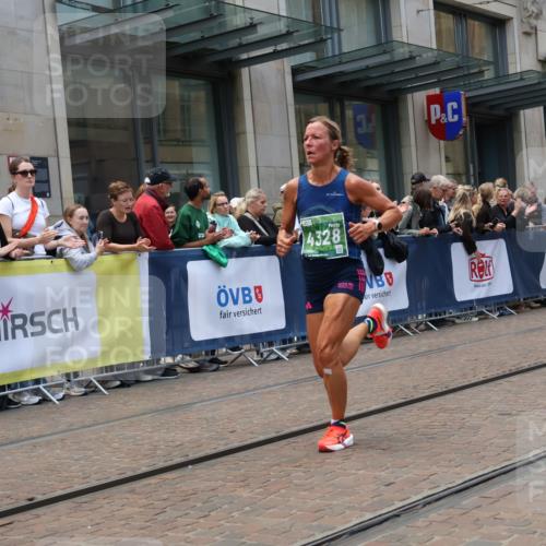 13.09.2026 - 21. swb-Marathon Bremen Strokosch-Dieckow http://msf.ph/oto/10389874 13.09.2026 13:01:05 Ziel 1411, 3019, 4118, 4328, 5996, 13063, 1619, 5663, 6359, 8749, 9849 meine-sportfotos.de