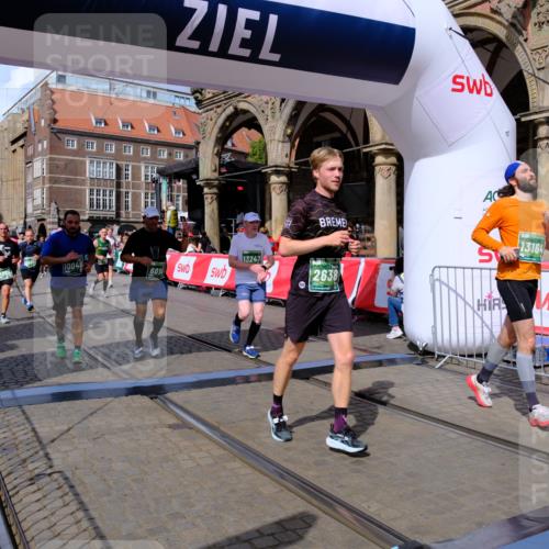 13.09.2026 - 21. swb-Marathon Bremen Tim E. http://msf.ph/oto/10389877 13.09.2026 13:33:15 Ziel 891, 1532, 2440, 2638, 2959, 3167, 3404, 3710, 3773, 3902, 4194, 4233, 4659, 5009, 5090, 5410, 5706, 5749, 5981, 6018, 6786, 6941, 7756, 7788, 8506, 9269, 9292, 9406, 9745, 9829, 10048, 13019, 13039, 13092, 13093, 13146, 13164, 13232, 13234, 13247 meine-sportfotos.de