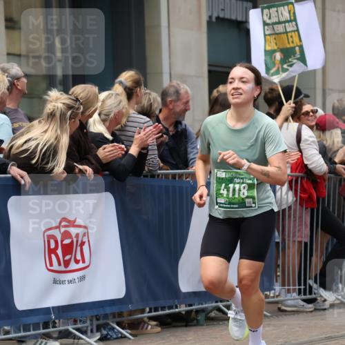 13.09.2026 - 21. swb-Marathon Bremen Strokosch-Dieckow http://msf.ph/oto/10389907 13.09.2026 13:01:14 Ziel 1411, 4118, 5369, 5996, 7950, 9137, 13063, 13168, 1411, 1619, 3019, 4328, 5663, 6359 meine-sportfotos.de