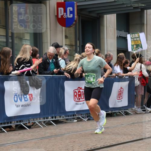 13.09.2026 - 21. swb-Marathon Bremen Strokosch-Dieckow http://msf.ph/oto/10389913 13.09.2026 13:01:15 Ziel 4118, 5369, 5996, 7950, 9137, 13063, 13168, 1411, 1619, 3019, 4328, 5663, 6359 meine-sportfotos.de