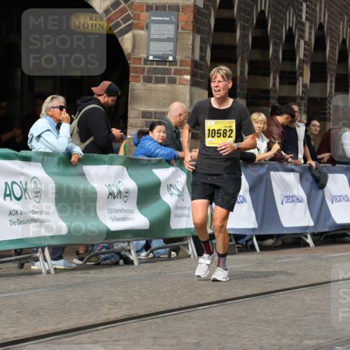 13.09.2026 - 21. swb-Marathon Bremen Strokosch-Dieckow http://msf.ph/oto/10389914 13.09.2026 11:11:59 Ziel 10155, 10510, 10511, 10546, 10552, 10616, 10977, 11239, 11289, 11533, 11702, 11927, 12082, 12220, 12286, 12311, 12336, 12553, 10490, 11585, 12012 meine-sportfotos.de
