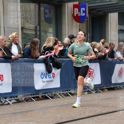 13.09.2026 - 21. swb-Marathon Bremen Strokosch-Dieckow http://msf.ph/oto/10389917 13.09.2026 13:01:15 Ziel 4118, 5369, 5996, 7950, 9137, 13063, 13168, 1411, 1619, 3019, 4328, 5663, 6359 meine-sportfotos.de