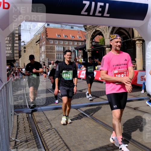13.09.2026 - 21. swb-Marathon Bremen Tim E. http://msf.ph/oto/10389934 13.09.2026 13:33:22 Ziel 891, 1532, 2393, 2440, 2818, 2959, 3167, 3404, 3710, 3773, 4194, 4260, 4408, 4659, 5090, 5191, 5324, 5395, 5410, 5706, 5749, 5981, 6018, 6941, 7756, 7788, 7830, 8061, 9269, 9292, 9406, 9745, 9829, 10048, 13019, 13028, 13039, 13092, 13093, 13101, 13146, 13247 meine-sportfotos.de