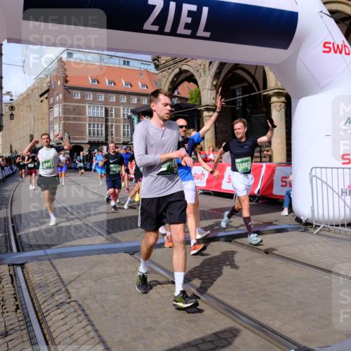 13.09.2026 - 21. swb-Marathon Bremen Tim E. http://msf.ph/oto/10389983 13.09.2026 13:33:25 Ziel 1532, 2283, 2393, 2440, 2818, 2959, 3167, 3404, 3710, 3773, 4194, 4260, 4408, 4659, 5090, 5191, 5324, 5395, 5410, 5706, 5749, 5790, 5981, 6941, 7467, 7756, 7788, 7830, 8061, 9269, 9292, 9406, 9745, 9829, 13019, 13028, 13039, 13092, 13093, 13101, 13146 meine-sportfotos.de