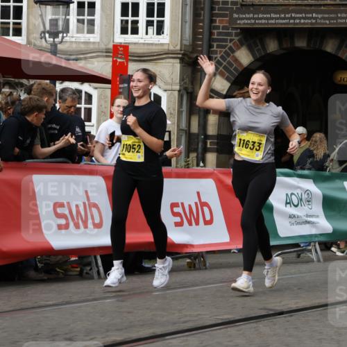 13.09.2026 - 21. swb-Marathon Bremen Strokosch-Dieckow http://msf.ph/oto/10390000 13.09.2026 11:12:24 Ziel 10490, 10582, 11585, 12012, 10354, 10743, 10874, 10875, 10909, 11090, 12497 meine-sportfotos.de