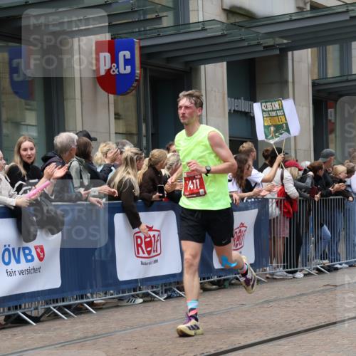 13.09.2026 - 21. swb-Marathon Bremen Strokosch-Dieckow http://msf.ph/oto/10390020 13.09.2026 13:01:30 Ziel 1614, 4696, 4739, 5369, 5601, 7950, 9137, 9233, 13168, 1411, 3019, 4118, 4328, 5996, 13063 meine-sportfotos.de
