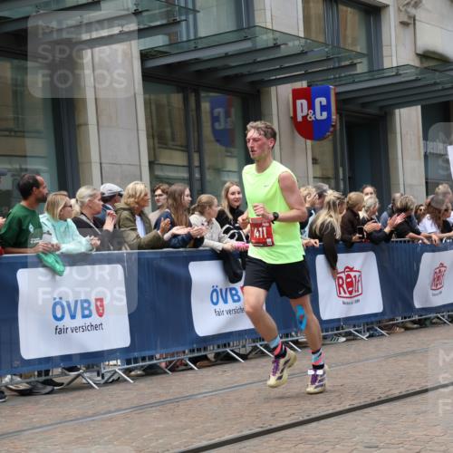 13.09.2026 - 21. swb-Marathon Bremen Strokosch-Dieckow http://msf.ph/oto/10390028 13.09.2026 13:01:30 Ziel 1614, 4696, 4739, 5369, 5601, 7950, 9137, 9233, 13168, 1411, 3019, 4118, 4328, 5996, 13063 meine-sportfotos.de