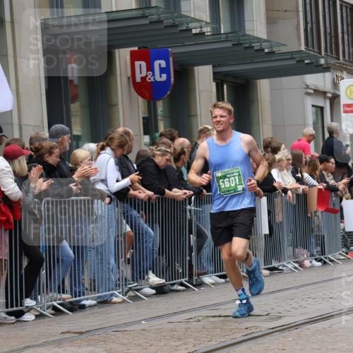 13.09.2026 - 21. swb-Marathon Bremen Strokosch-Dieckow http://msf.ph/oto/10390063 13.09.2026 13:01:37 Ziel 1614, 1667, 4696, 4739, 5601, 9137, 9233, 1411, 4118, 4328, 5369, 5996, 7950, 9137, 13063, 13168 meine-sportfotos.de